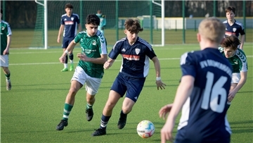 Die U15 des JFV Bremerhaven um Silas Böttcher (am Ball) musste sich nach einer 3:1-Führung noch mit einem Remis zufriedengeben.
