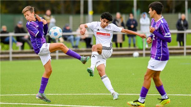 Die U15 des JFV um Poyan Mohammadi (Mitte) konnten sich gegen den VfL Osnabrück nicht genug Torchancen erarbeiten.