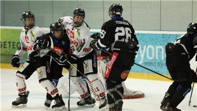 Die U20 des REV Bremerhaven holte zwei Siege bei den Crocodiles im FTV HH.
