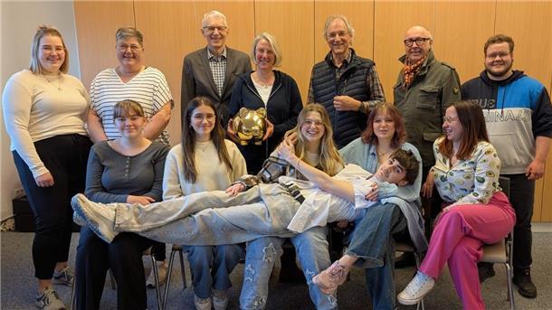 1.Reihe: Silas Engels

2.Reihe: Anna Sikora. Marlen Müller, Jacqueline Hofer, Alex Endom, Katja Kramer

3.Reihe: Inessa Ostendorp, Bianca Ostendorp, Cristian Müller, Stefanie Seyfarth mit

„Lotte“, Stefan Tönjes, Thomas Hundhausen, Marius – Patrick Gericke