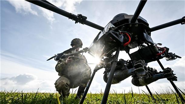 Die Ukraine beschießt in ihrem Abwehrkampf gegen den russischen Angriffskrieg immer wieder auch das Gebiet des Nachbarlandes, um den militärischen Nachschub zu stoppen. (Archivbild)