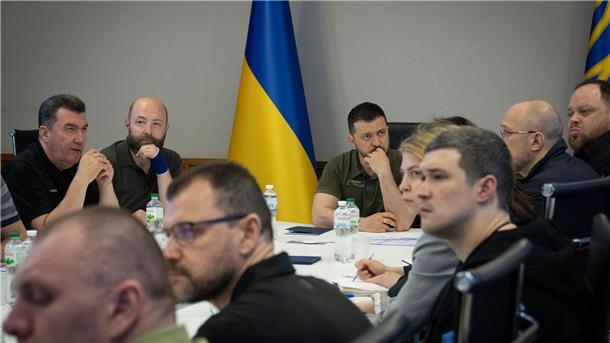 Krieg gegen die Ukraine: So ist die Lage Die Ukraine wird sich laut Präsident Wolodymyr Selenskyj auch durch die Explosion des Staudamms am Dnipro nicht an der Rückeroberung besetzter Gebiete hindern lassen.