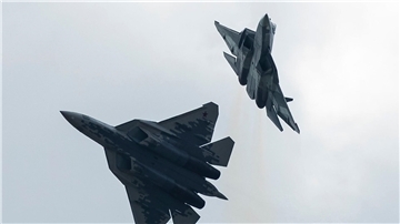 Die ukrainische Armee hat eigenen Angaben zufolge mindestens ein russisches Kampfflugzeug vom Typ Suchoi Su-57 beschädigt. Es sei das erste Mal überhaupt in diesem Krieg, dass so ein Flugzeug getroffen wurde.