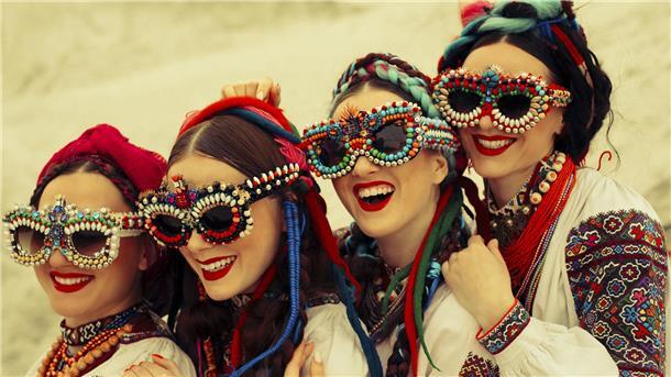 Die ukrainische Folkgruppe Yagody tritt im Pferdestall Bremerhaven auf.