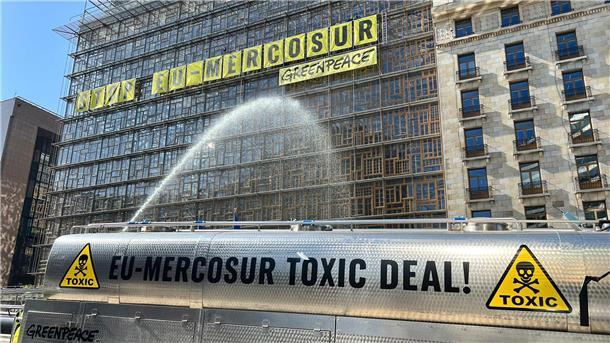 Greenpeace: EU-Mercosur-Abkommen verletzt Klimagesetz Die Umweltschützer von Greenpeace bringen ihren Unmut über das geplante EU-Mercosur-Abkommen zum Ausdruck.