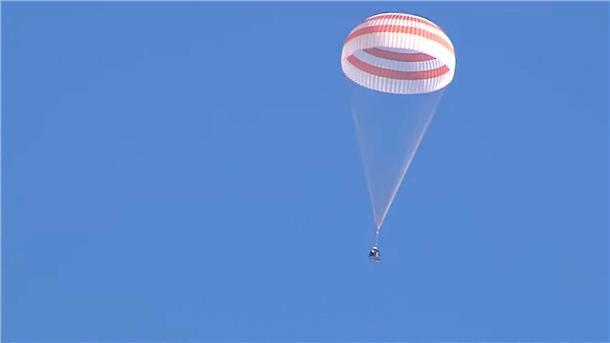 Die unbemannte Raumkapsel Sojus MS-22 bei der Landung.