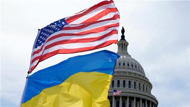 Krieg gegen die Ukraine: So ist die Lage Die US-amerikanische und die ukrainische Flagge wehen vor dem Kapitol in Washington im Wind. Das Pentagon will Kiew bei der Luftverteidigung unterstützen und auch Artilleriemunition liefern.