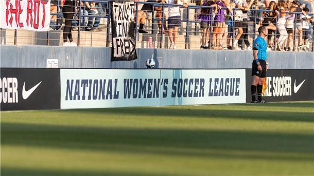 Tarifvertrag im US-Frauenfußball setzt neue Maßstäbe Die US-Frauenfußballprofiliga NWSL hat einen wegweisenden Tarifvertrag besiegelt.