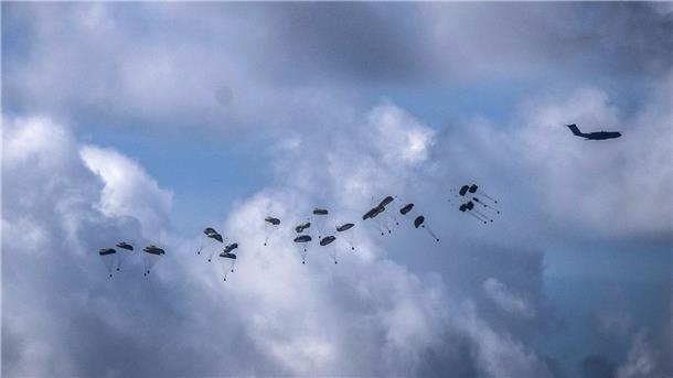 Deutschland will sich an Gaza-Hilfskorridor beteiligen Die USA und andere Staaten haben kürzlich damit begonnen, die Zivilbevölkerung im Gazastreifen aus der Luft mit Hilfsgütern zu versorgen.