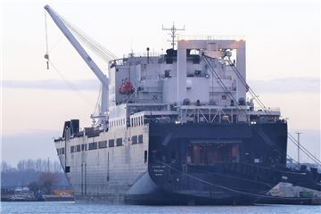 Die „USNS Pililaau“ hat zum Jahresbeginn militärische Fracht nach Bremerhaven gebracht.