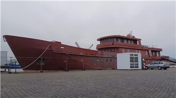 Die „Vega“ liegt im Fischereihafen von Bremerhaven. Set mehr als 20 Jahren läuft der Umbau zur Expeditionsyacht.