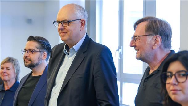 Bremer Wahl-Gewinnerin SPD sucht nach Bündnispartnern Die Verhandlungsführer der Bremer SPD: Bürgermeister Andreas Bovenschulte (M.), der Fraktionsvorsitzende Mustafa Güngör (l.) und der Parteivorsitzende Reinhold Wetjen (r.).