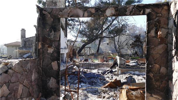 100 Tage nach dem Inferno - ein langer Weg für Los Angeles Die Villa des Schauspielers Eric Braeden in Pacific Palisades ist völlig abgebrannt.