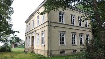 Die Villa Gennernest an der Butjadinger Straße 12 in Ellwürden steht seit Jahren leer. Nun gibt es wieder Hoffnung für das denkmalgeschützte Gebäude.