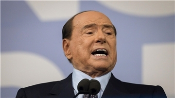 Die von Silvio Berlusconi gegründete Firma Fininvest hält rund die Hälfte der Anteile an dem Medienkonzern MFE.