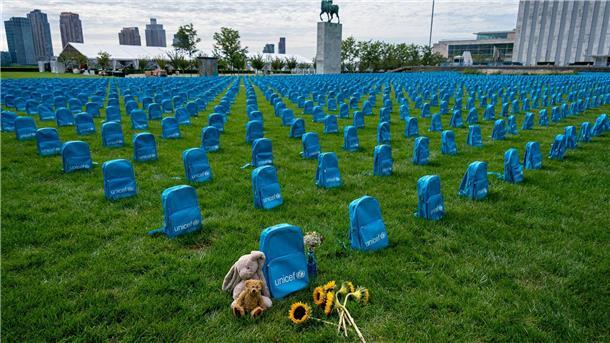 Die von UNICEF organisierte Installation in New York veranschaulicht das Ausmaß von Kindersterblichkeit in Konfliktgebieten im Jahr 2018.