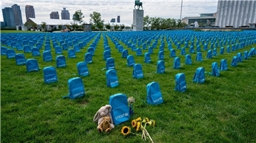 Die von UNICEF organisierte Installation in New York veranschaulicht das Ausmaß von Kindersterblichkeit in Konfliktgebieten im Jahr 2018.