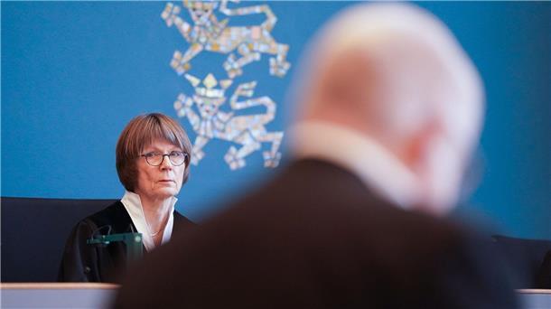 Kindesmissbrauch beim Schlafwandeln? Die Vorsitzende Richterin am Landgericht Lübeck Helga von Lukowicz sitzt zu Beginn des Prozesses wegen schweren sexuellen Missbrauchs eines Kindes im Sitzungssaal.