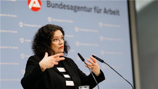Die Vorstandschefin der Bundesagentur für Arbeit, Andrea Nahles, hat die Eltern von Schulabgängern zur Flexiblität bei der Beratung ihrer Kinder aufgefordert.