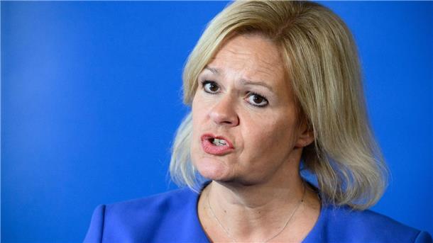 Bundesinnenministerium: Weitere Grenzkontrollen unangemessen Die vorübergehende Wiedereinführung von Binnengrenzkontrollen im Schengen-Raum ist laut dem Bundesinnenministerium unter Nancy Faeser (SPD) nur das allerletzte Mittel.