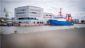 Die „Walther Herwig III“ liegt im Fischereihafen beim Thünen-Institut und wartet auf ihren Einsatz.