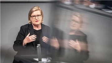 Die Wehrpflicht könne in ein Gesellschaftsjahr nach schwedischem Vorbild eingebettet werden, so die Wehrbeauftragte Eva Högl (SPD).