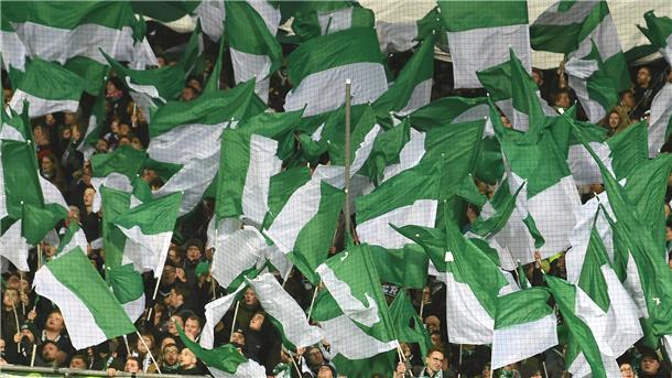 Die Werder-Fans bangen, ob die Mannschaft am Wochenende doch noch den Relegationsplatz erreichen kann.