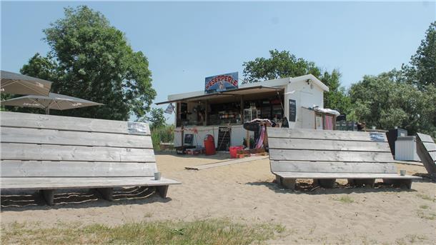 Die Weserperle am Dedesdorfer Strand kann nicht nur Erfrischung, sondern auch Musik.