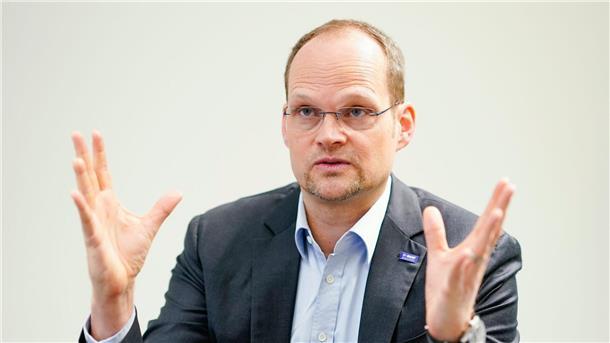 BASF-Finanzvorstand: Kluft zwischen Politik und Wirtschaft Die Wirtschaft leide massiv unter immer stärker werdendem Regulierungsdruck, so BASF-Finanzvorstand Dirk Elvermann.