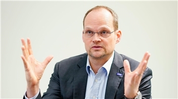 Die Wirtschaft leide massiv unter immer stärker werdendem Regulierungsdruck, so BASF-Finanzvorstand Dirk Elvermann.
