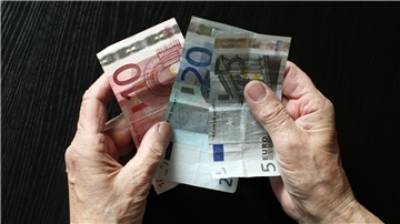 Die „Wirtschaftsweisen“ plädierten dafür, dass Bürger künftig automatisch zusätzlich zur gesetzlichen Rente privat für das Alter vorsorgen müssen, wenn sie nicht widersprechen.