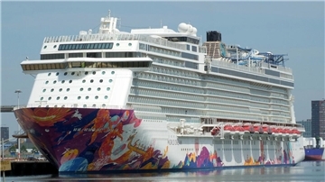 Das Foto zeigt ein Kreuzfahrtschiff. Es ist die „World Dream“. 