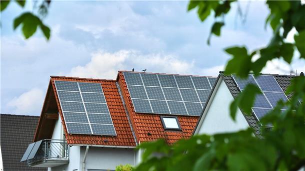 Ein Haus mit Solardach