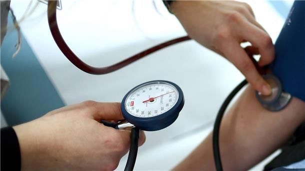 WHO verlangt mehr Einsatz gegen Bluthochdruck Die Zahl der Menschen mit hohem Blutdruck hat sich laut WHO zwischen 1990 und 2019 verdoppelt - auf rund 1,3 Milliarden Menschen.