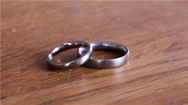 Nur noch die Hälfte aller Erwachsenen ist verheiratet Die Zahl der Verheirateten ging in den vergangenen 30 Jahren stark zurück. (Symbolbild)
