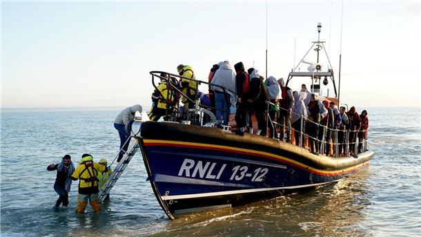 Gericht: London darf Asylsuchende nach Ruanda schicken Die Zahl von Menschen, die illegal über den Ärmelkanal nach Großbritannien einreisen, nahm zuletzt zu.