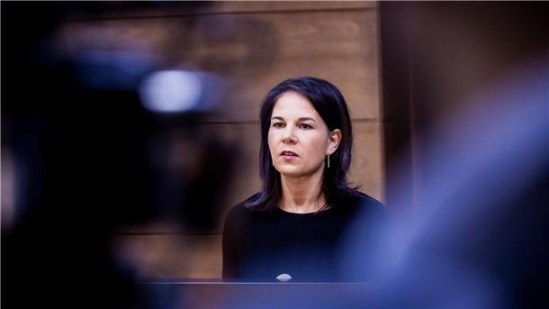 Baerbock: Neuwahl-Vorstoß ist parteipolitisches Spielchen Die Zeiten seien zu ernst für parteipolitische Spielchen, findet Annalena Baerbock.