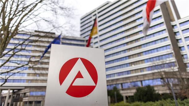 Erste Wolken über dem deutschen Arbeitsmarkt Die Zentrale der Bundesagentur für Arbeit in Nürnberg.