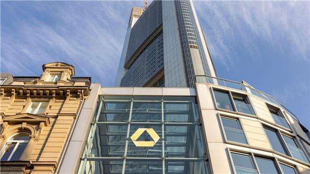 Commerzbank verspricht Aktionären Milliardenausschüttung Die Zentrale der Commerzbank in Frankfurt am Main.
