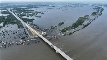 Die Zerstörung des Kachowka-Damms im Süden der Ukraine beeinträchtigt die Trinkwasserversorgung, die Lebensmittelversorgung und die Ökosysteme, die bis zum Schwarzen Meer reichen.
