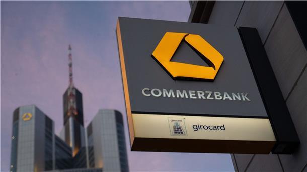 Die Zinserhöhungen im Euroraum und der Konzernumbau geben der Commerzbank Rückenwind.