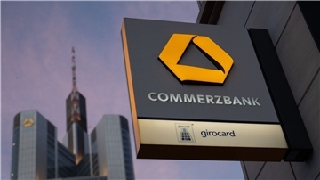 Die Zinserhöhungen im Euroraum und der Konzernumbau geben der Commerzbank Rückenwind.