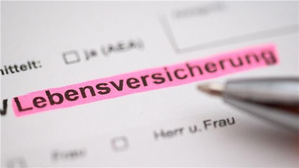 Die Zinstalfahrt bei Lebensversicherungen neigt sich dem Ende zu.