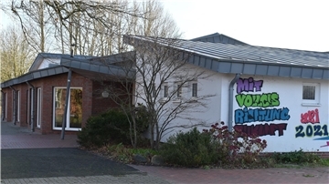 Bild des Gebäudes der Zinzendorfschule in Tossens