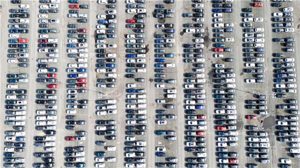 Autobauer kämpfen mit China-Flaute und Trump-Zöllen Die Zölle von US-Präsident Trump kommen zur Unzeit für deutsche Autobauer. (Archivbild)