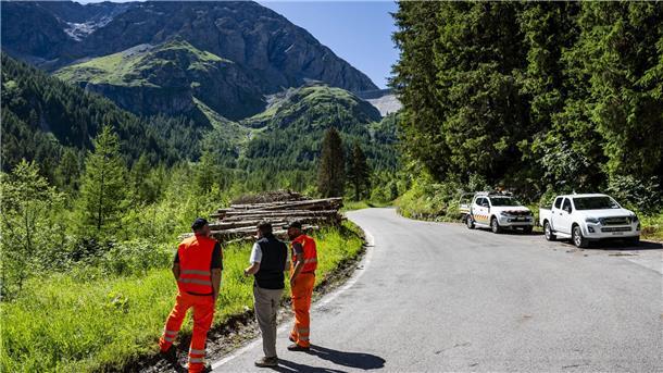 Die Zugangsstraße zur Staumauer ist gesperrt.