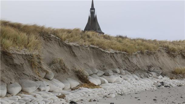 Die zur Stabilisierung der Harle Hörn Düne dauerhaft eingebauten Sandsäcke.