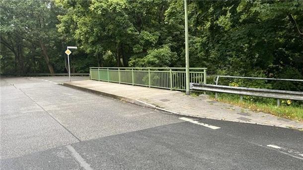 Wulsdorf: Diese Brücke soll noch nicht saniert werden Die zweite, kleinere Brücke im Verlauf von "Dreibergen" in Wulsdorf muss nicht saniert werden.