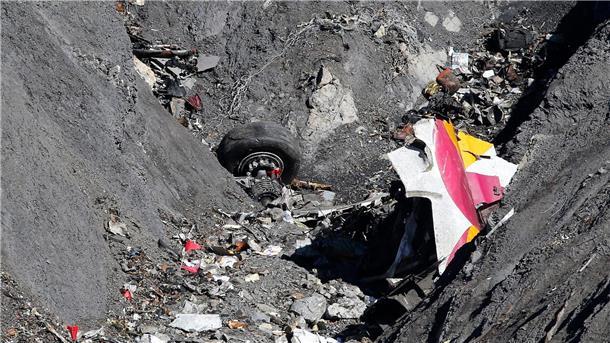 Spanien: Höhere Entschädigung für Germanwings-Hinterbliebene Die Absturzstelle in den französischen Alpen.