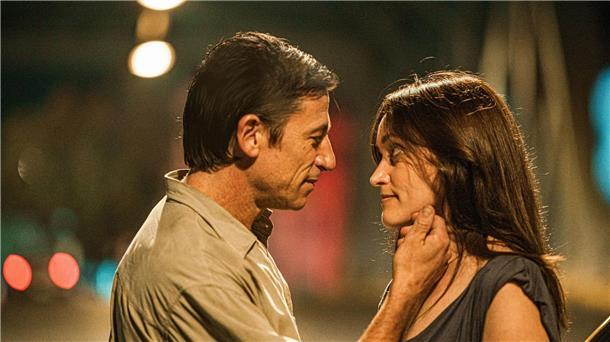 Die Filmstarts der Woche Diego Cremonesi (l) als Julio Färber und Marina Bellati als Mariela Martínez in einer Szene des Films „Adios Buenos Aires“.
